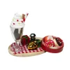 Miniatyrkit med diverse julegodterier, fatet er 4 cm langt og isen 3 cm høy