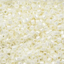TOHO-perler 11/0 – offwhite glans, 122 Opaque lustered white